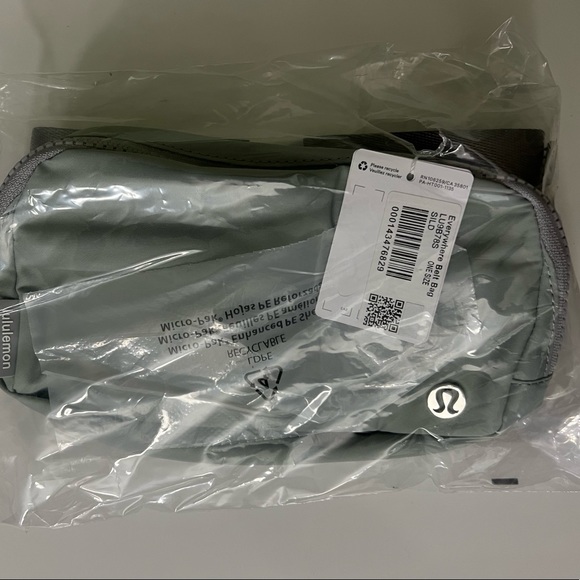 lululemon athletica Handbags - NWT Lululemon Everywhere Crossbody Bag in Silver